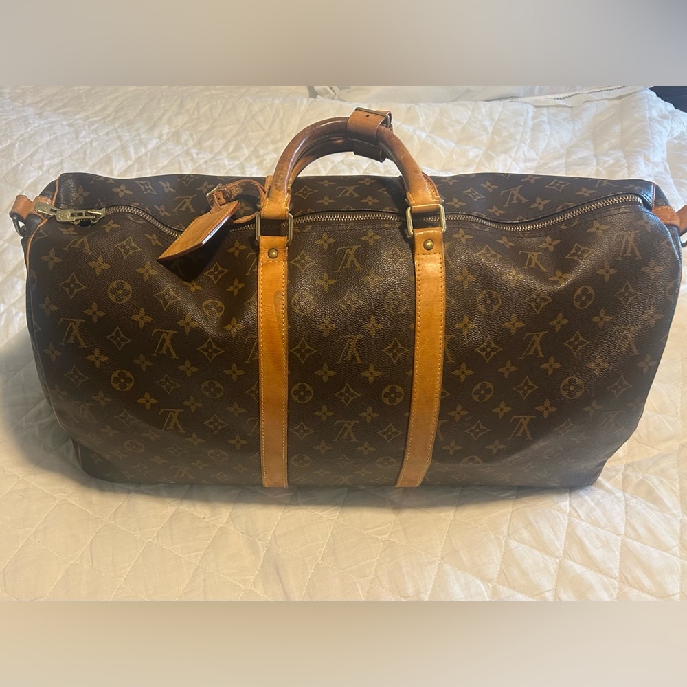 Louis Vuitton Keepall Bandouliere Brown Monogram Travel Bag w/ shoulder strap.
